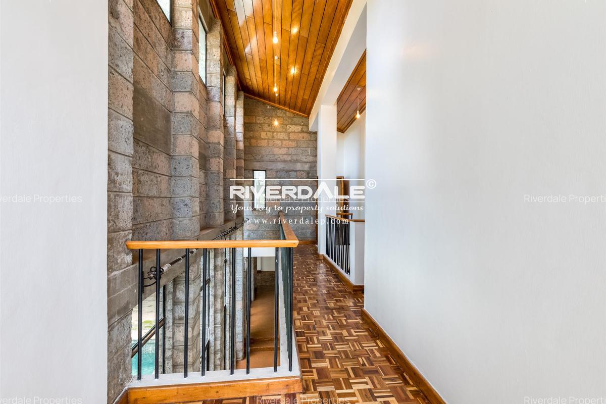 5 Bed House with En Suite in Runda - 10
