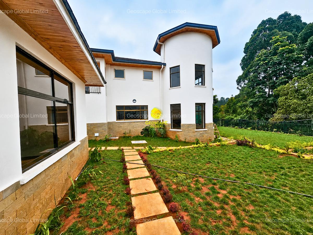 5 Bed House with En Suite in Nyari - 4