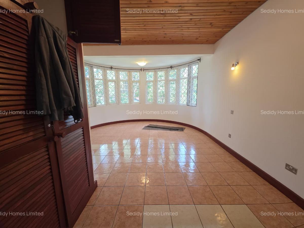 5 Bed Townhouse with Staff Quarters in Rosslyn - 13