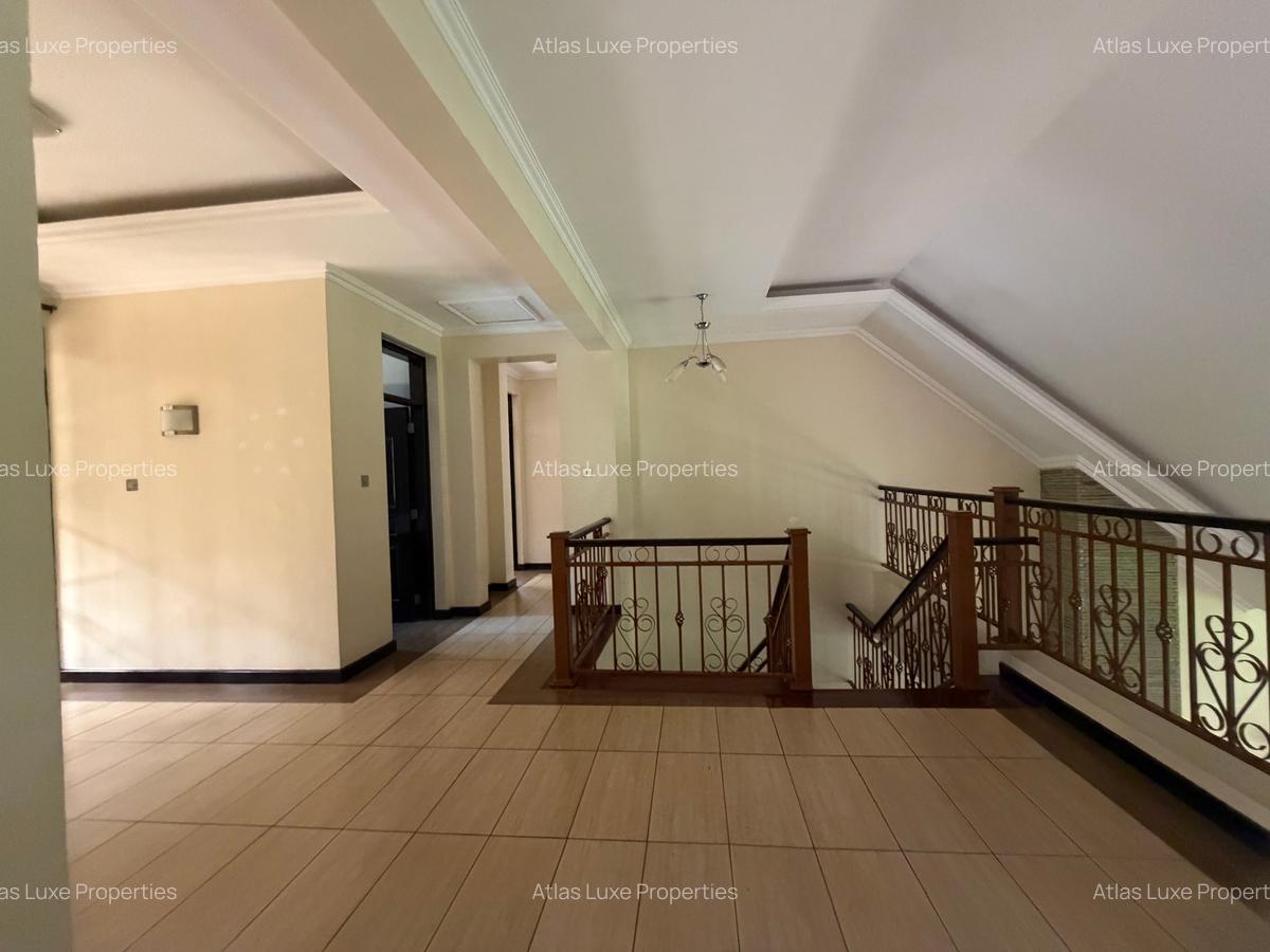 4 Bed Townhouse with En Suite at Rosslyn - 6