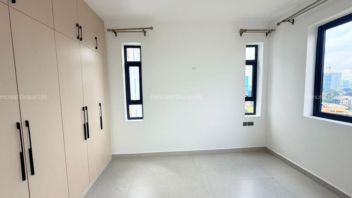 3 Bed Apartment with En Suite at Brookside - 13