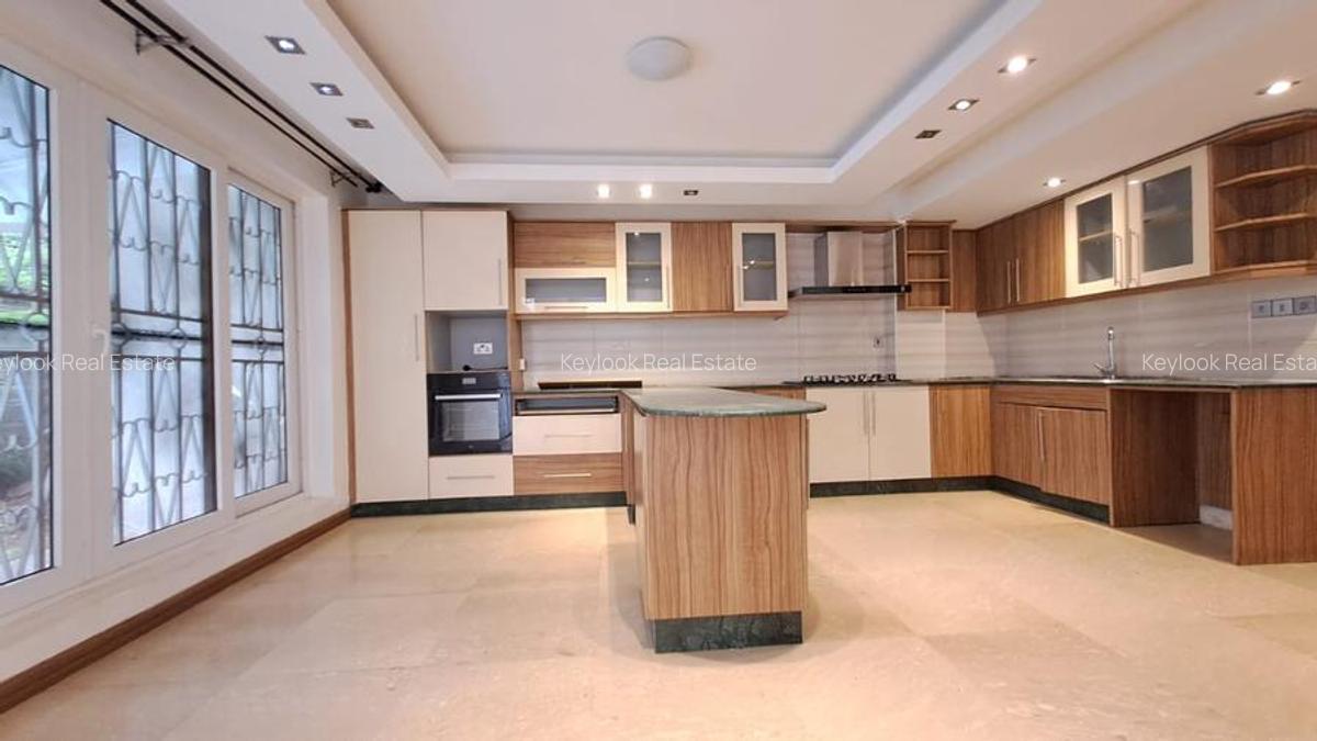 5 Bed Townhouse with En Suite at Lavington Green - 4