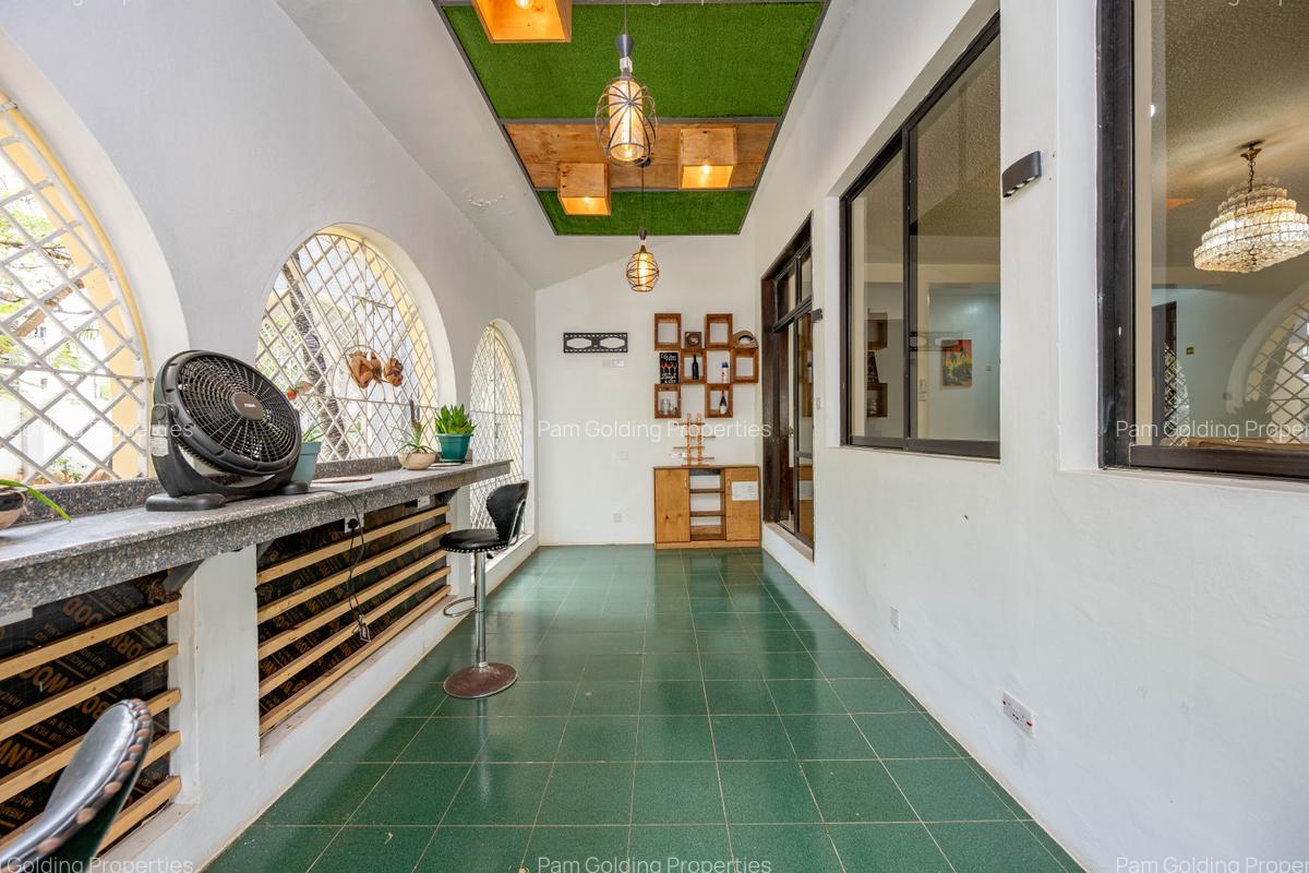 5 Bed Townhouse at Beach Road - 5