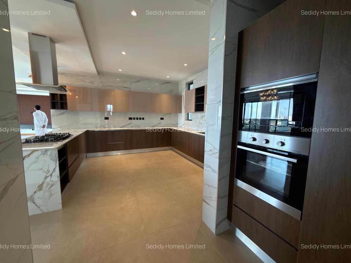 3 Bed Apartment with En Suite in Riverside - 7
