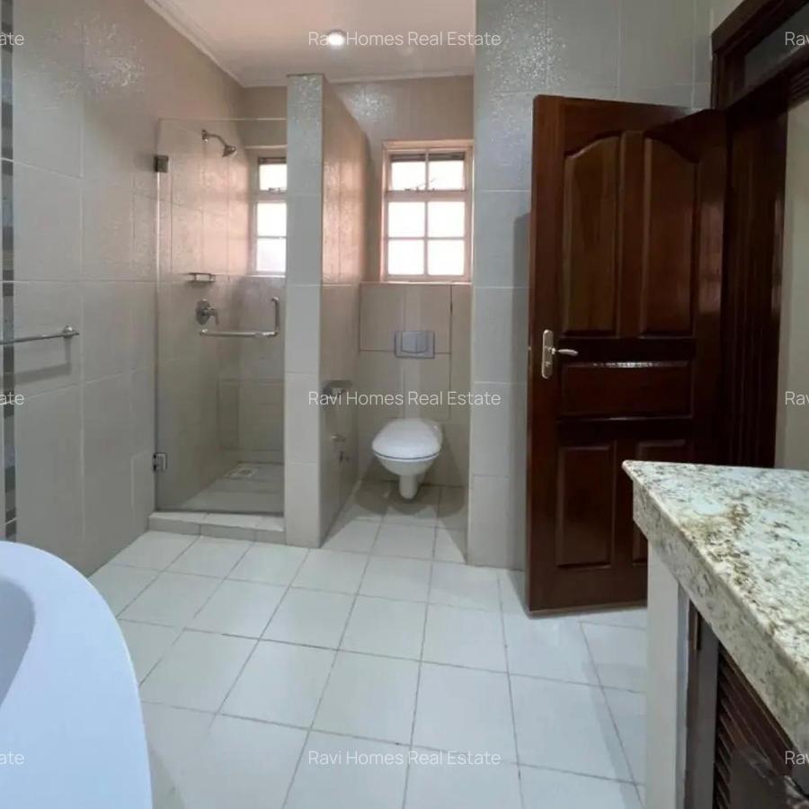 5 Bed Townhouse with En Suite in Kyuna - 18