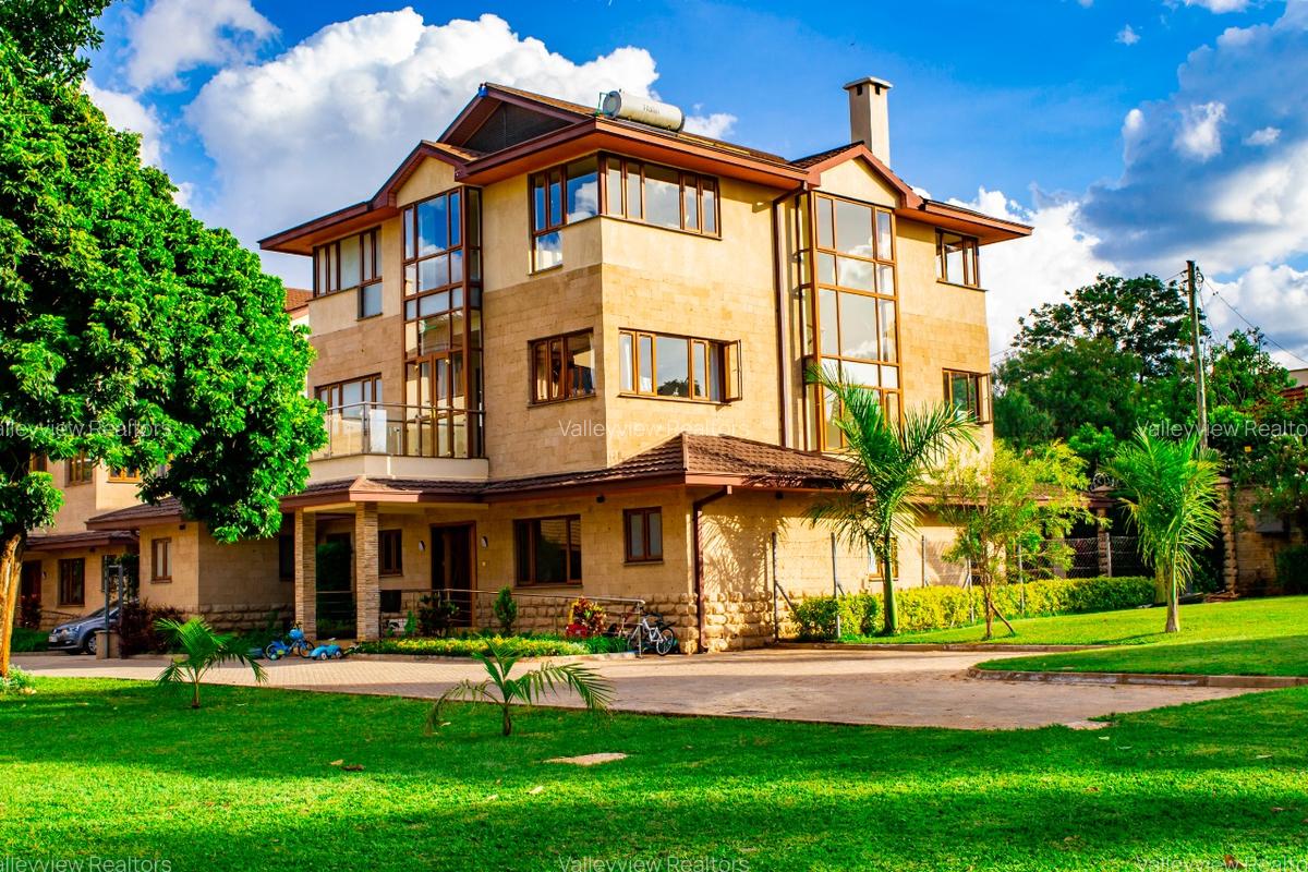 5 Bed Townhouse with En Suite at Lavington - 5
