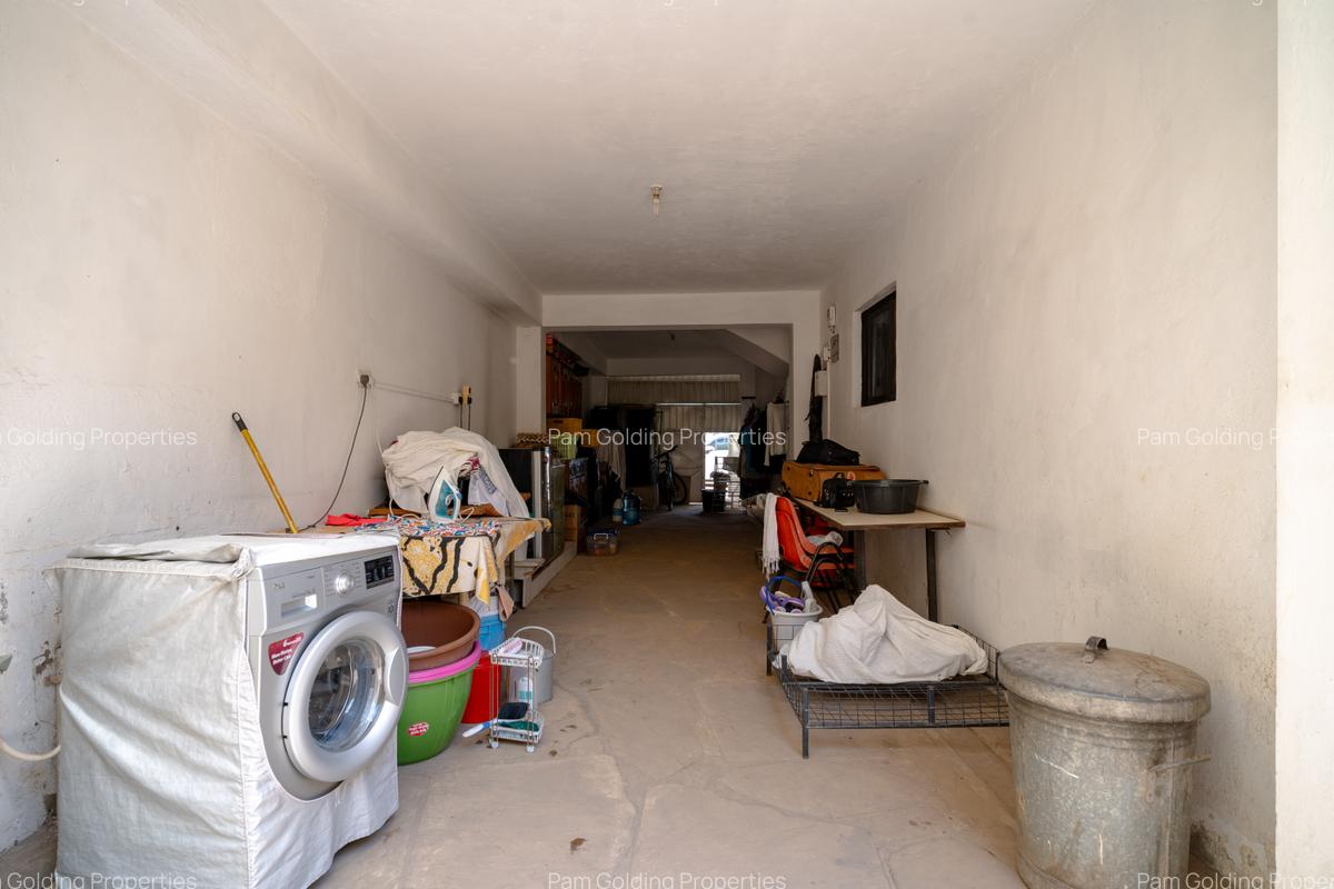 5 Bed Townhouse with En Suite at Muhoho Avenue - 19