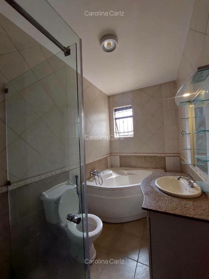 4 Bed Townhouse with En Suite at Brookside Drive - 11