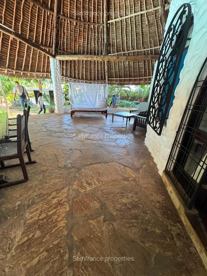 3 Bed Villa with En Suite at Lamarina - 8