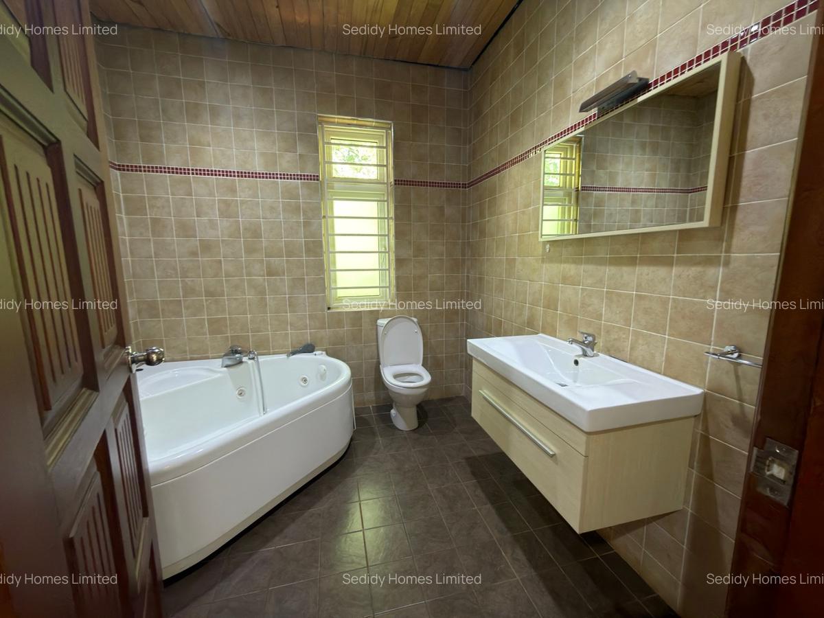5 Bed Townhouse with En Suite in Rosslyn - 12