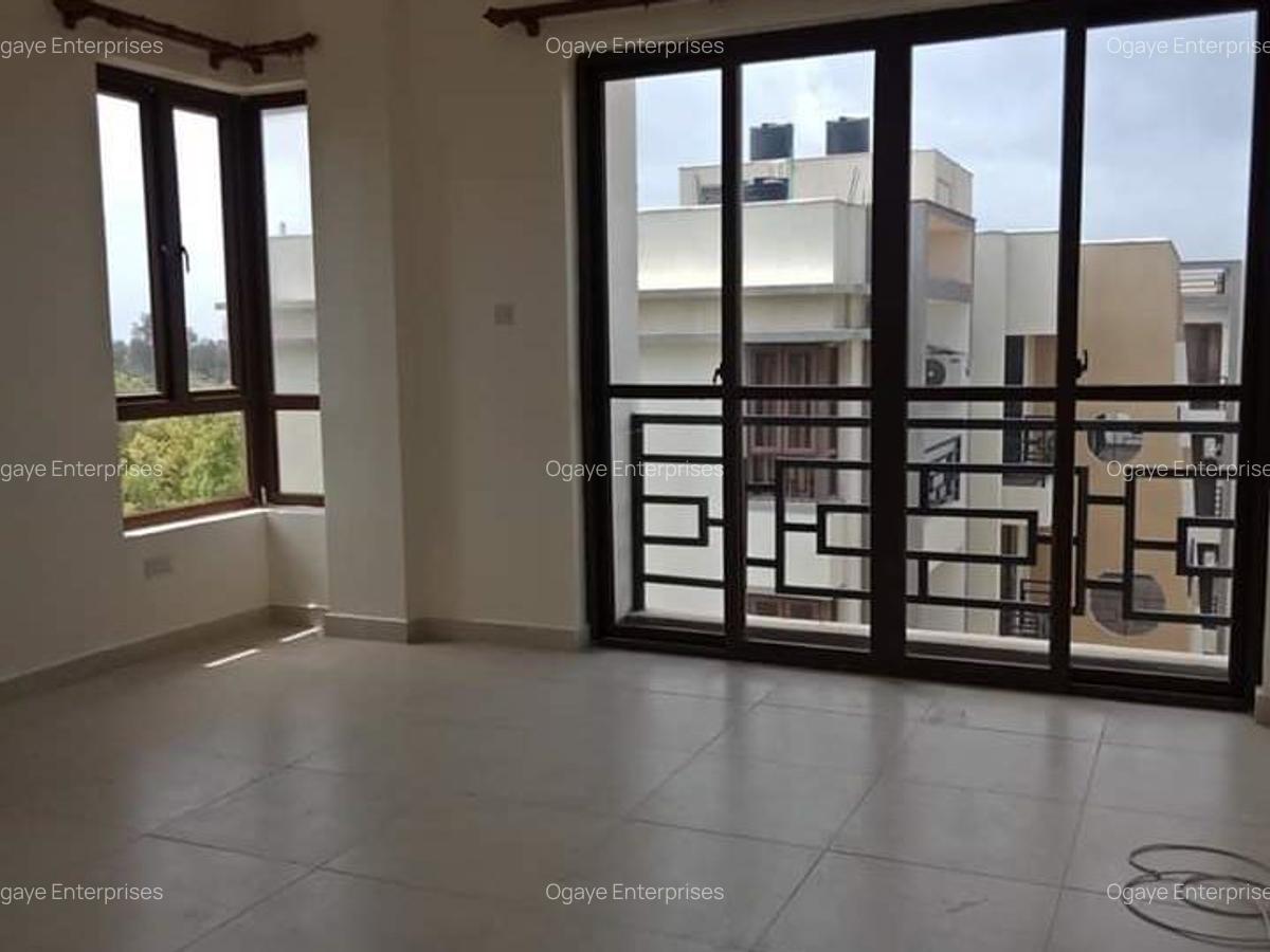 3 Bed Apartment with En Suite at 801181 - 4