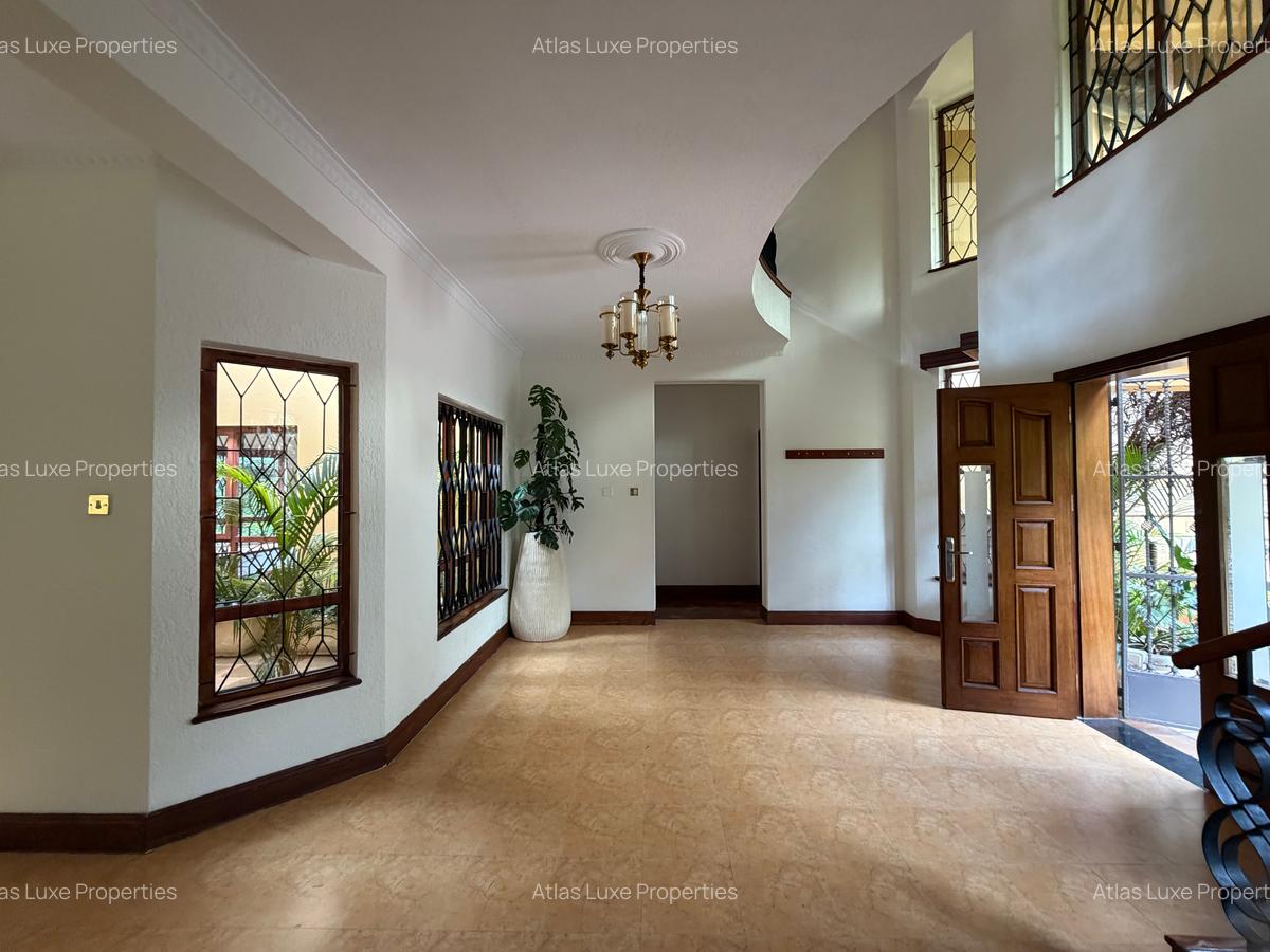 5 Bed Townhouse with En Suite at Old Runda - 2