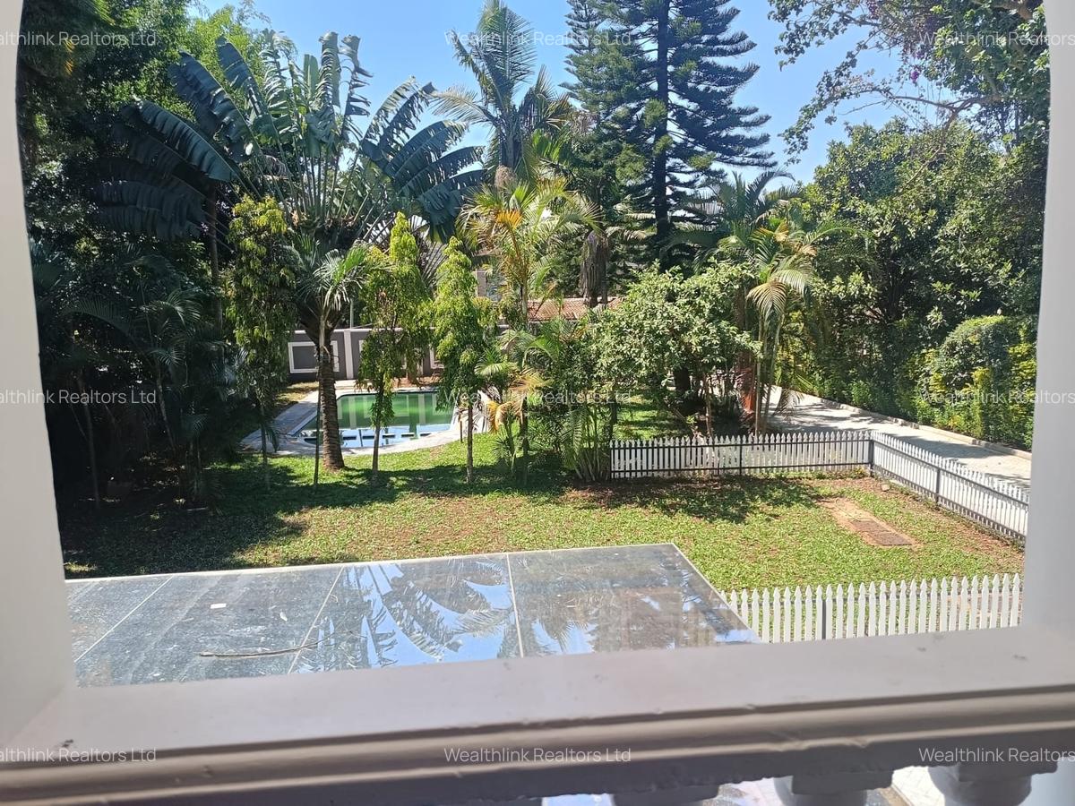 5 Bed House with En Suite at Garden Estate - 5