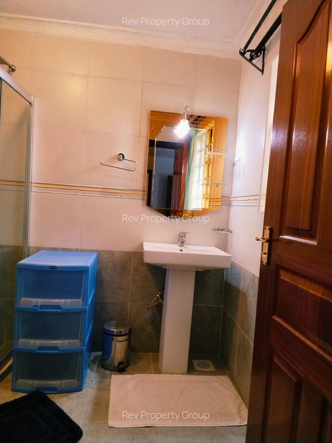 2 Bed House with En Suite in Rosslyn - 11