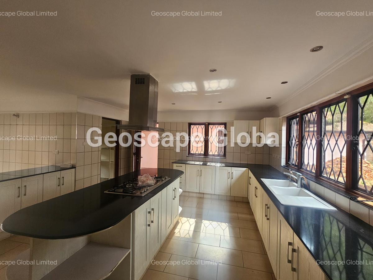 5 Bed House with En Suite in Gigiri - 12
