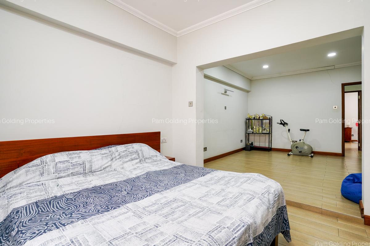 5 Bed Townhouse with En Suite at Muhoho Avenue - 14