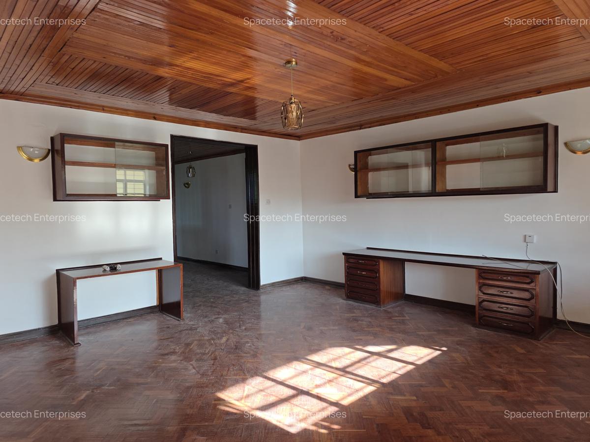 5 Bed House with En Suite in Runda - 19
