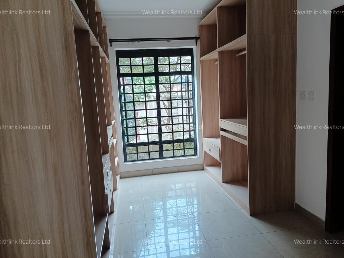 4 Bed Townhouse with En Suite at Runda Palm - 5
