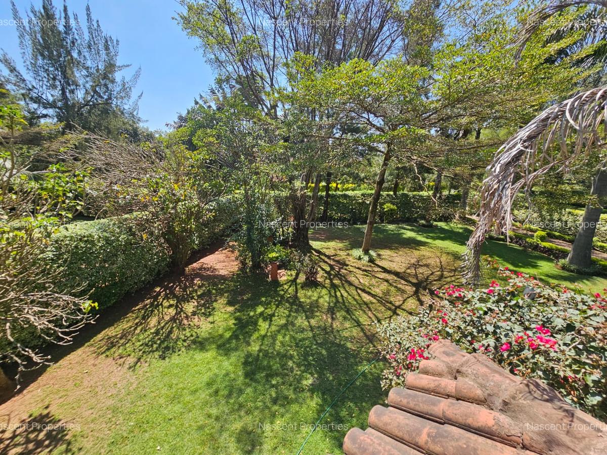 4 Bed House with En Suite in Rosslyn - 5