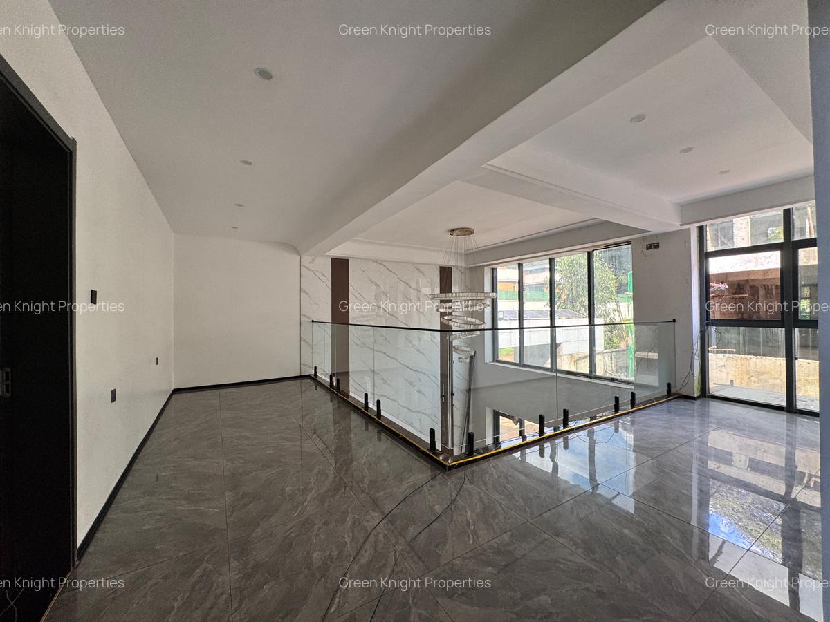 5 Bed Townhouse with En Suite in Lavington - 17