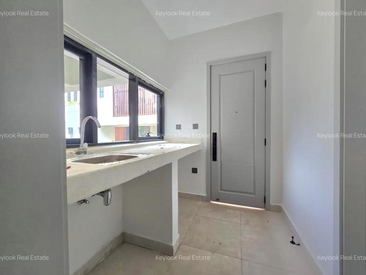 5 Bed Townhouse with En Suite at Lavington Green - 11