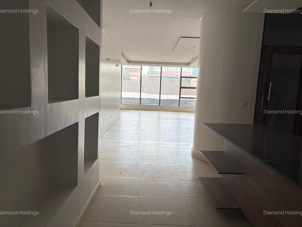 4 Bed Apartment with En Suite at Parklands - 15