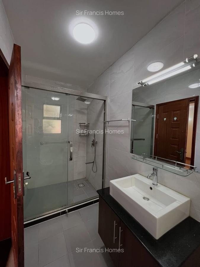 5 Bed Townhouse with En Suite at Lavington - 3