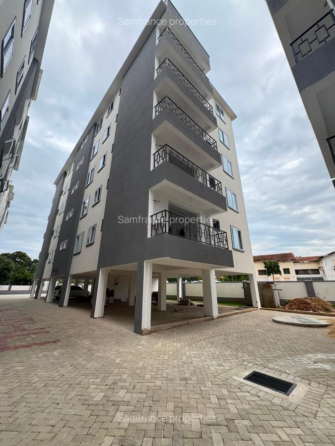 Serviced 3 Bed Apartment with Swimming Pool at Beach Road - 4