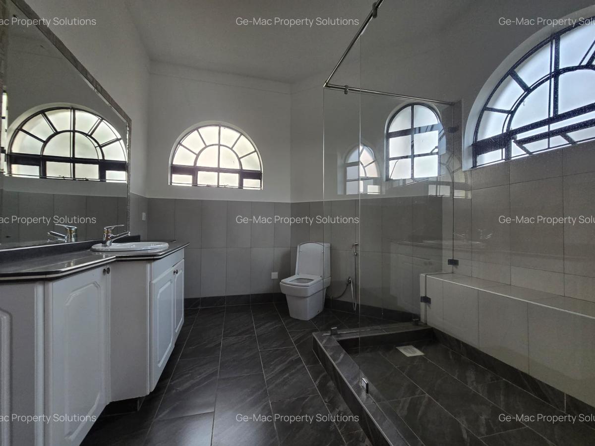 5 Bed House with En Suite in Nyari - 9