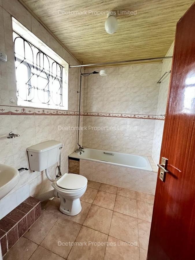 4 Bed Townhouse with En Suite at Galleria - 10