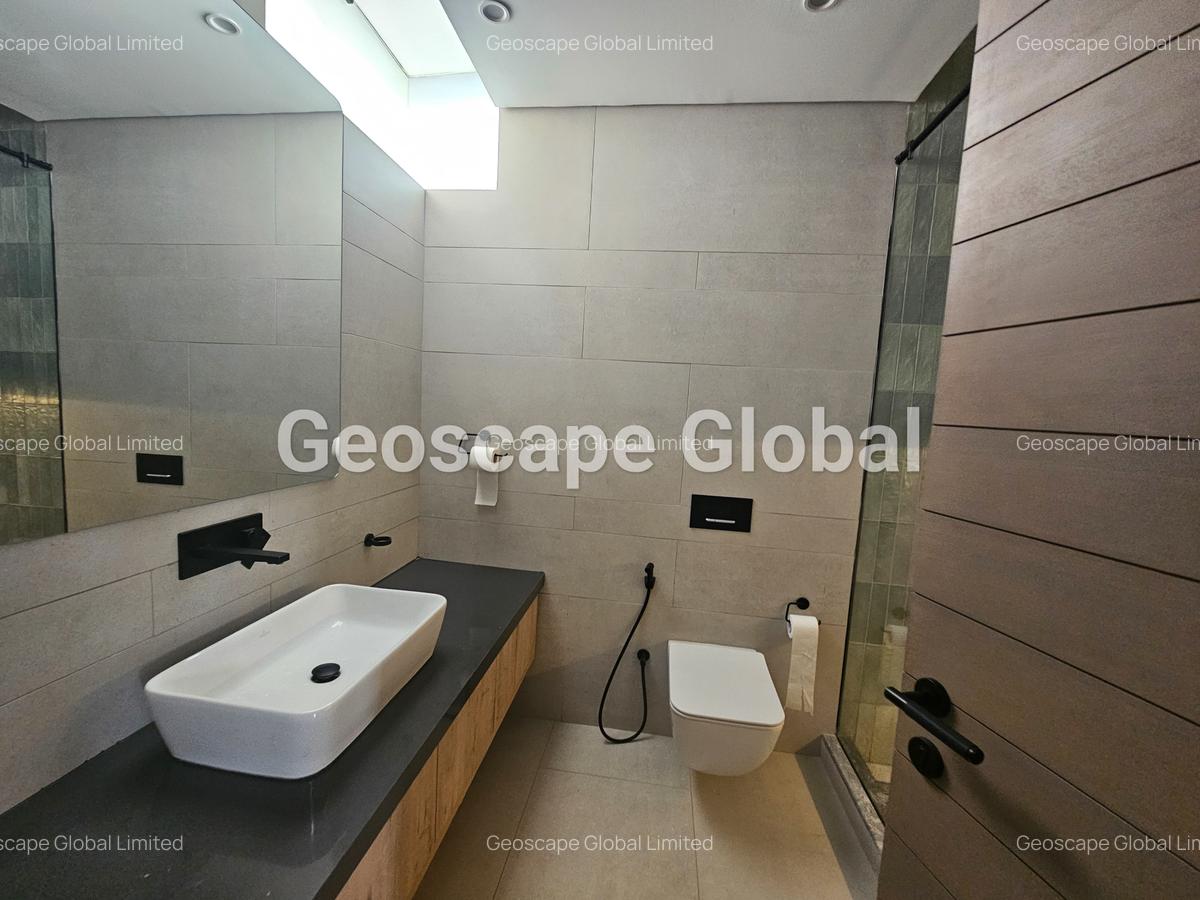 5 Bed Townhouse with En Suite in Brookside - 7