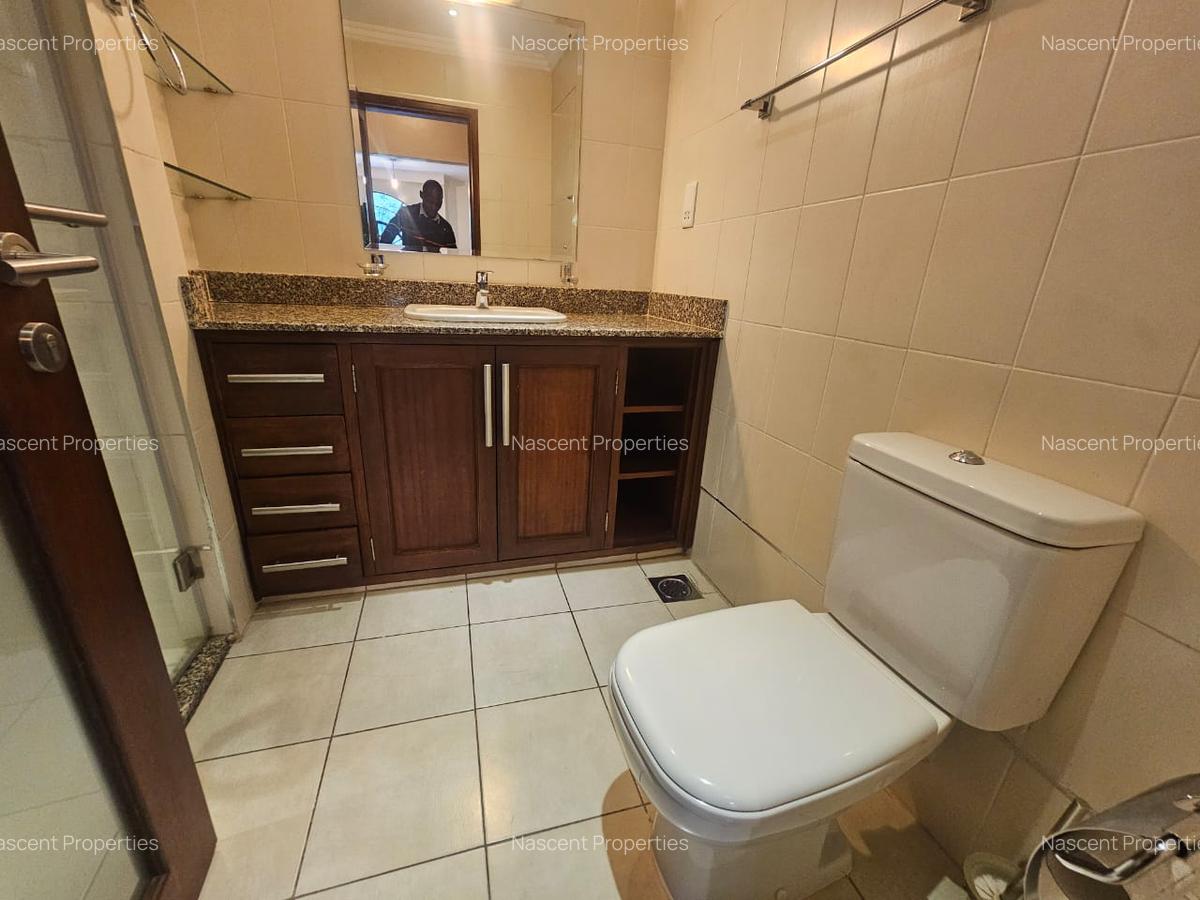 4 Bed Apartment with En Suite in Riverside - 15