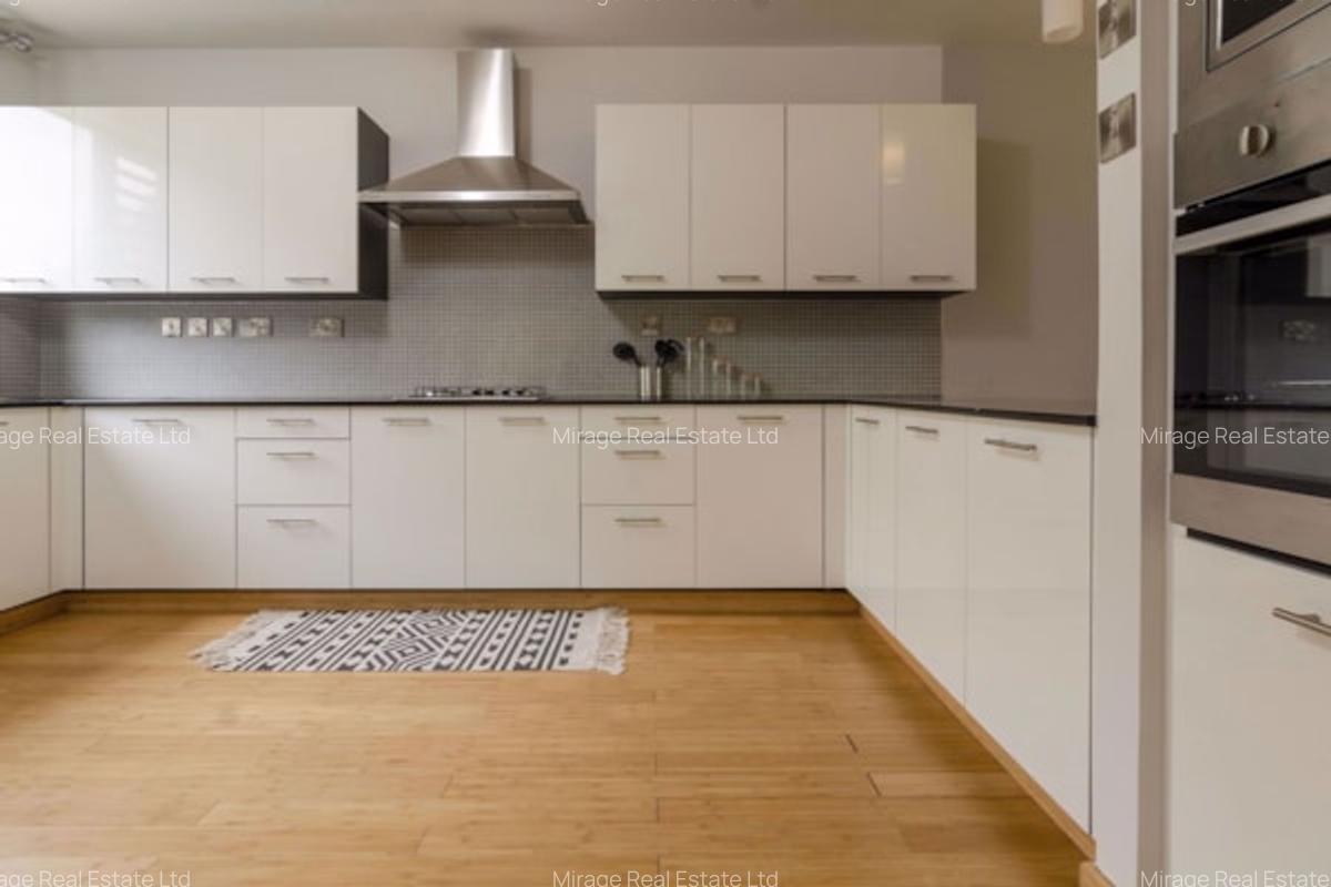4 Bed Villa with En Suite in Garden Estate - 17