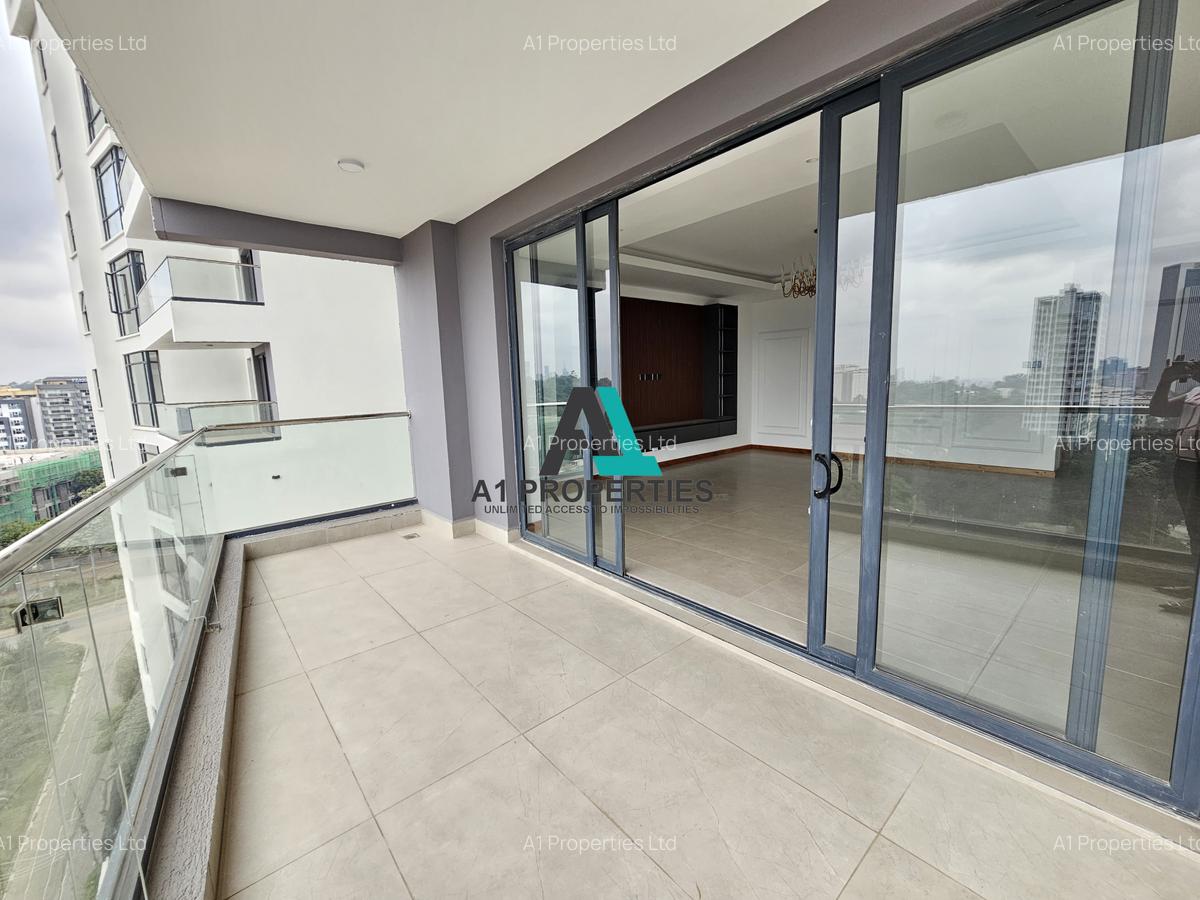 3 Bed Apartment with En Suite in Riverside - 3