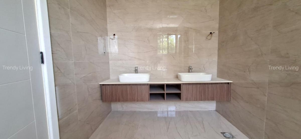 5 Bed Townhouse with En Suite in Lavington - 18