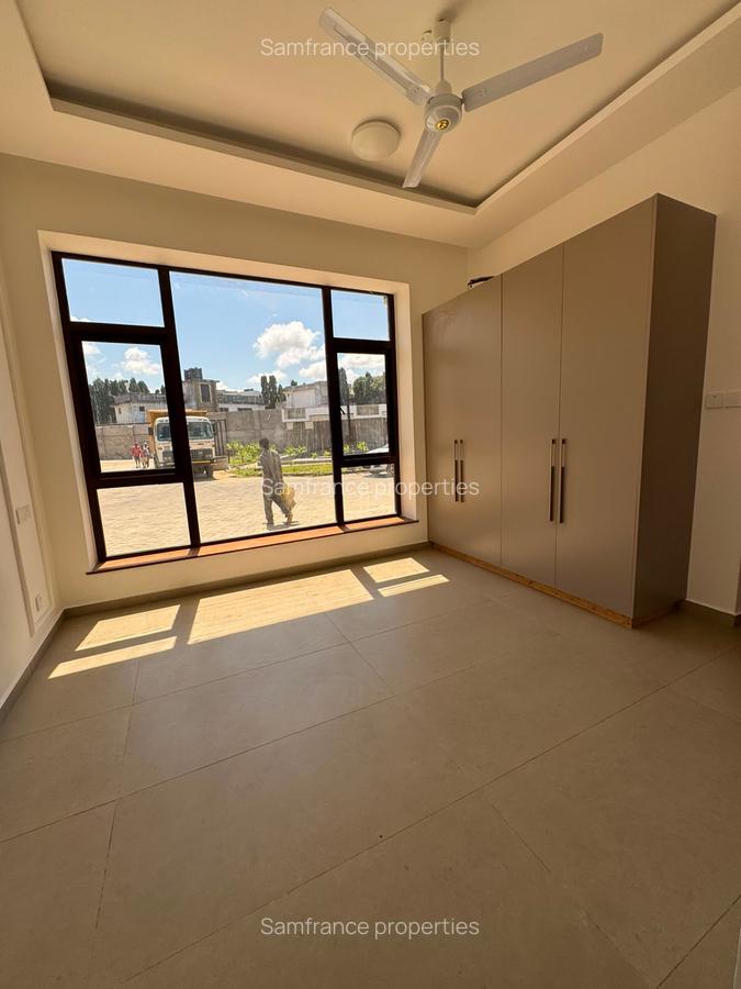 4 Bed Townhouse with En Suite at Lakers Road - 7