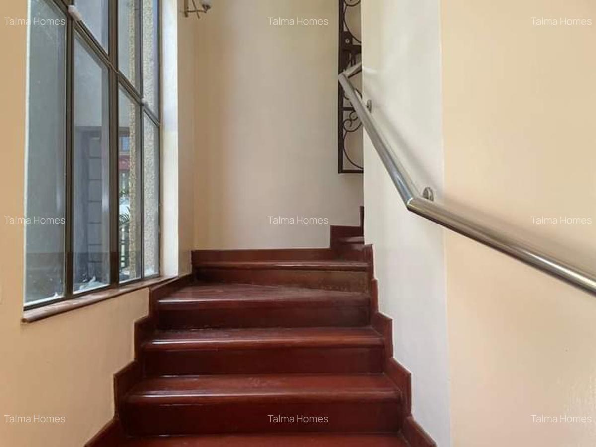 5 Bed Townhouse with En Suite at Lavington - 3