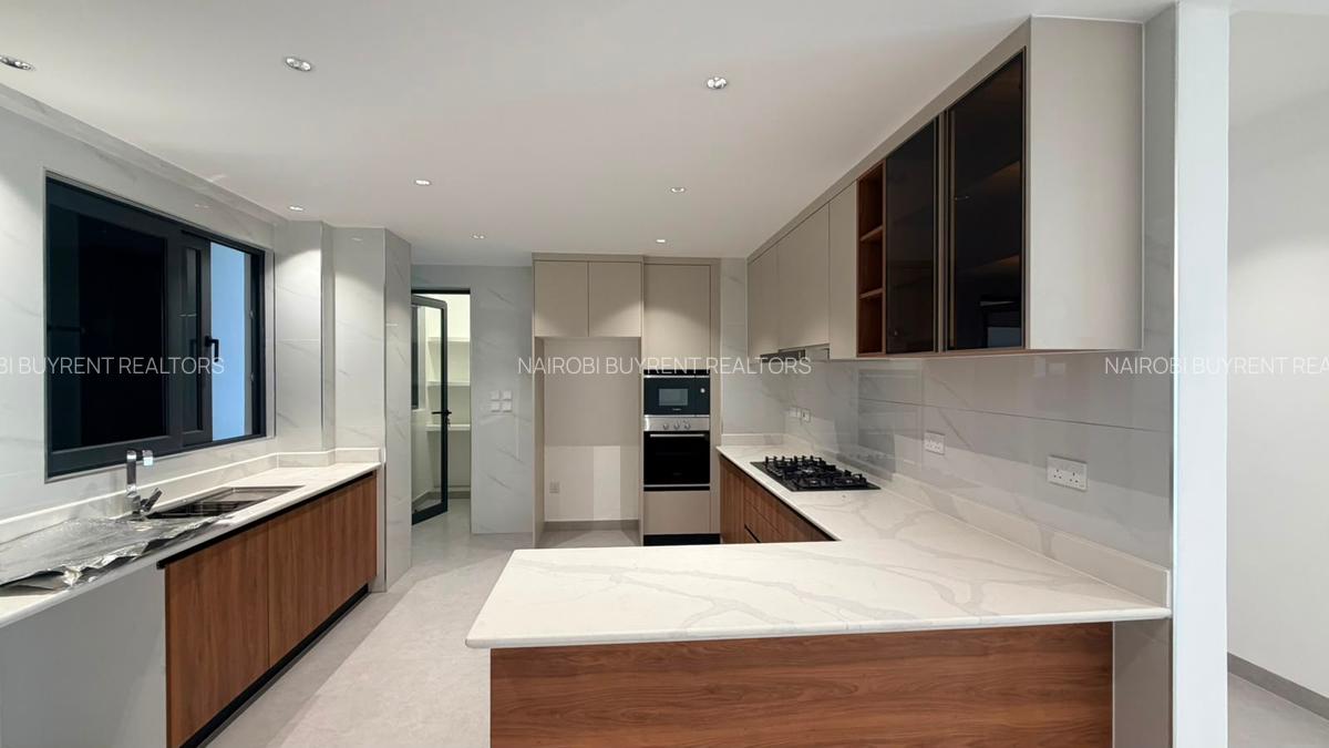 4 Bed Apartment with En Suite in Riverside - 6
