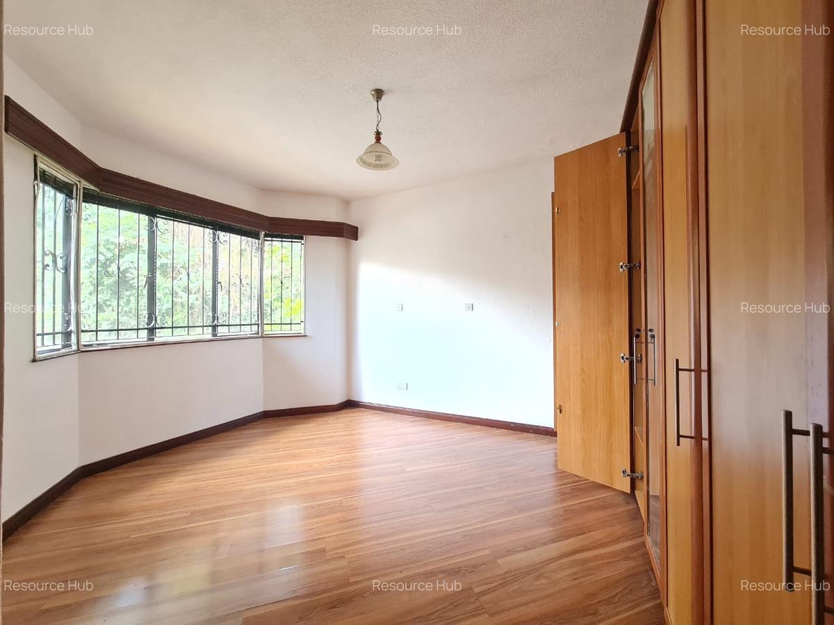 4 Bed Townhouse with En Suite at Off Brook House Drive - 15