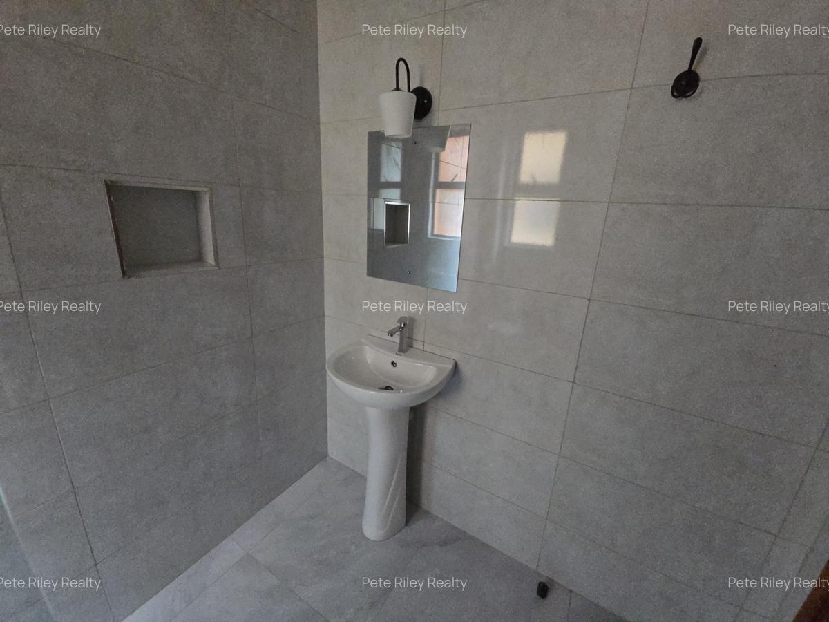 2 Bed Apartment with En Suite at School Lane - 15