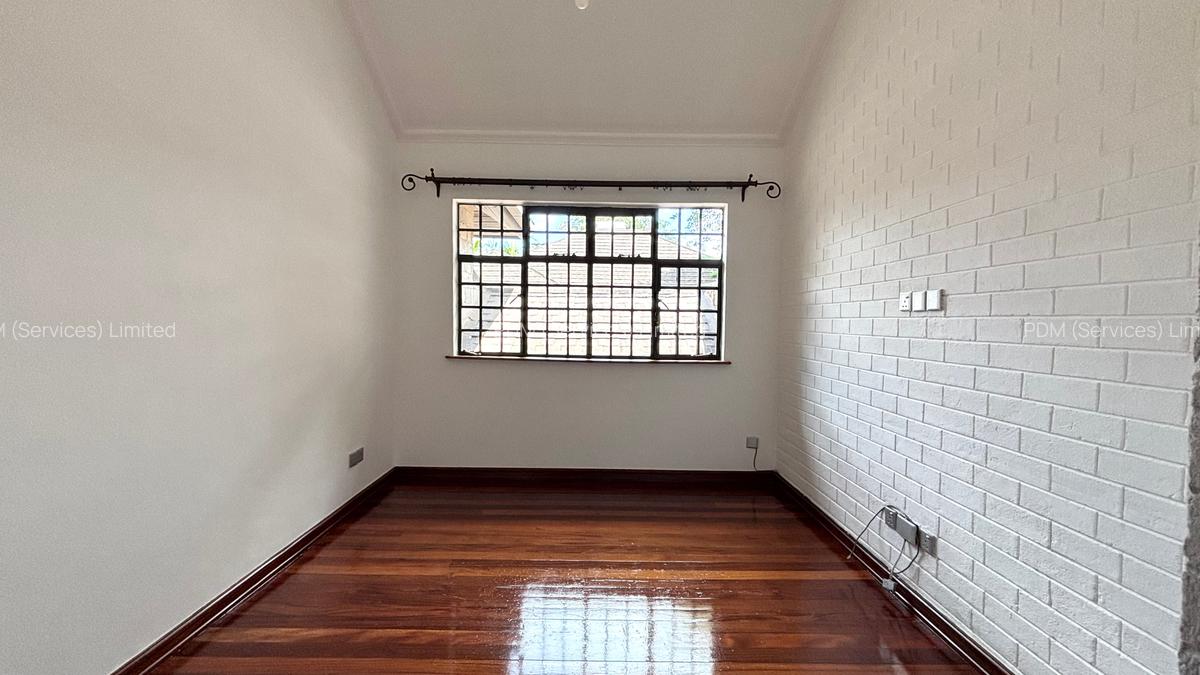 4 Bed Villa with En Suite in Spring Valley - 8