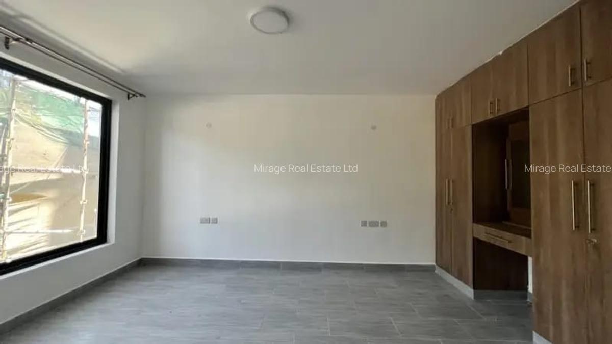 3 Bed Apartment with En Suite in Lavington - 10