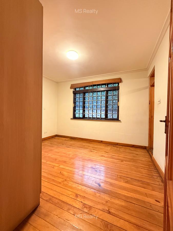 7 Bed House with En Suite in Runda - 3