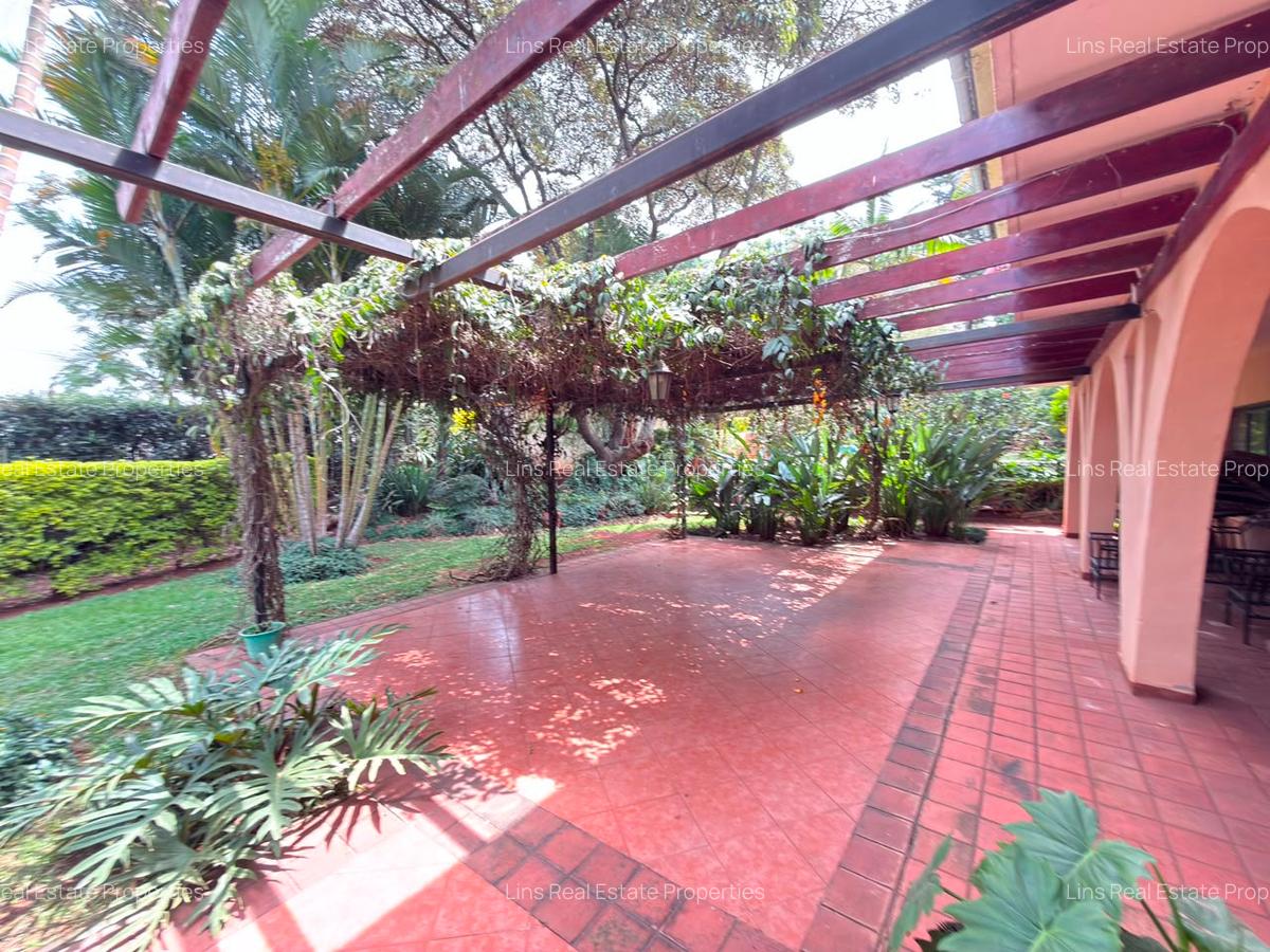 Commercial Property with Parking in Lavington - 12