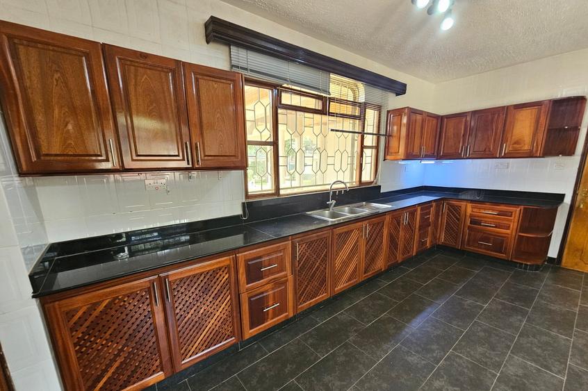 5 Bed Villa with En Suite at Faith Avenue - Aanzicht 5