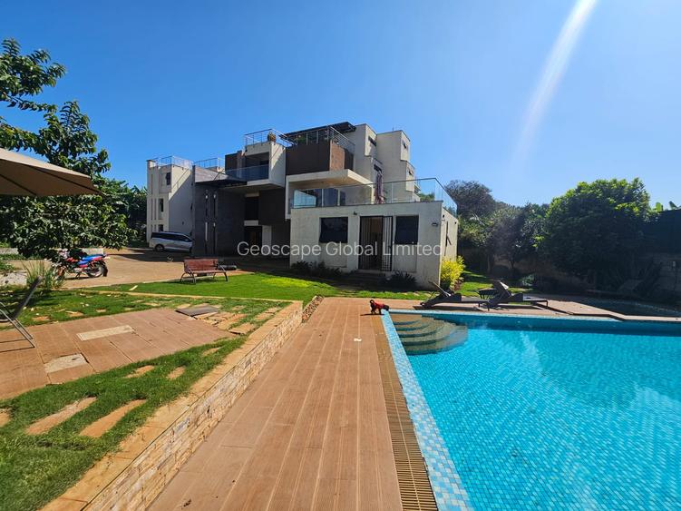 5 Bed House with En Suite in Runda