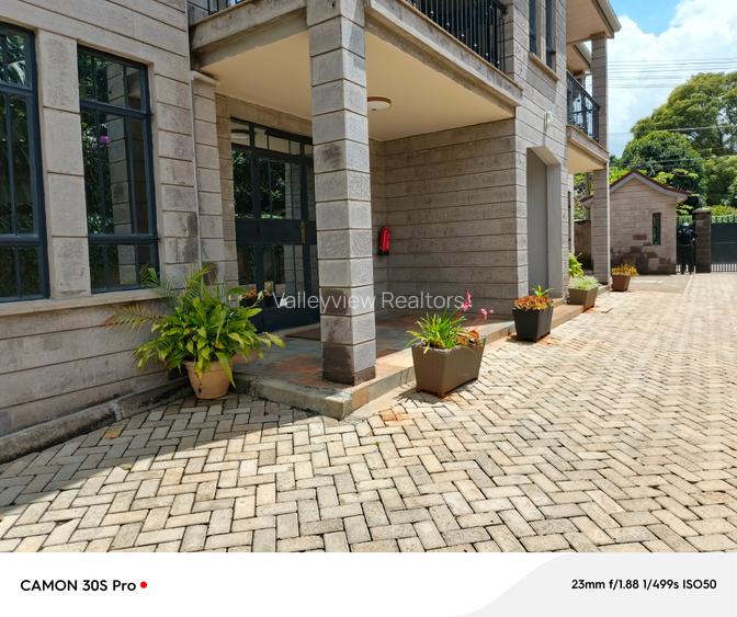 1 Bed Villa with En Suite at Lavington