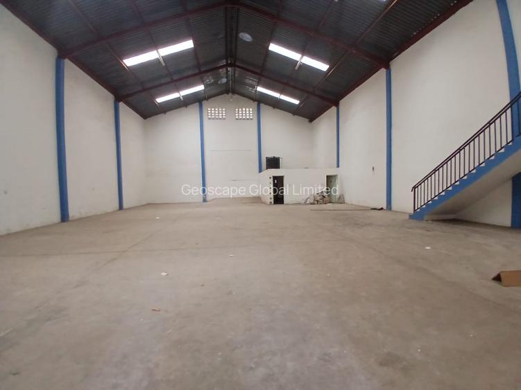 5,700 ft² Warehouse with Backup Generator in Industrial Area