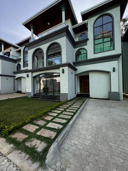 5 Bed Townhouse with En Suite in Lavington 5 Bed Townhouse with En Suite in Lavington
