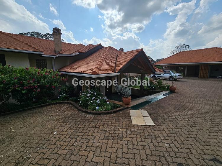 5 Bed House with En Suite in Nyari